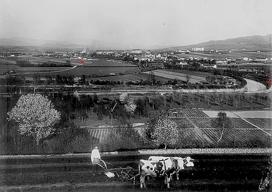 zleva(červ.šipka)budoucí ul.Křižná,šip.vpravo spoj Rož.a Vset.Bečvy.u Bečvy pálenice ještě nestojí