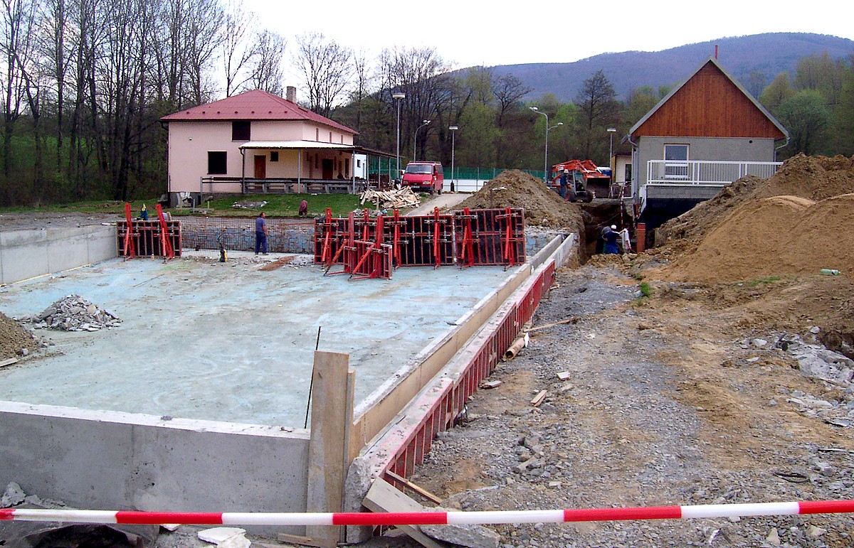 tady,,,vpravo se bude čistit a ohřívat voda